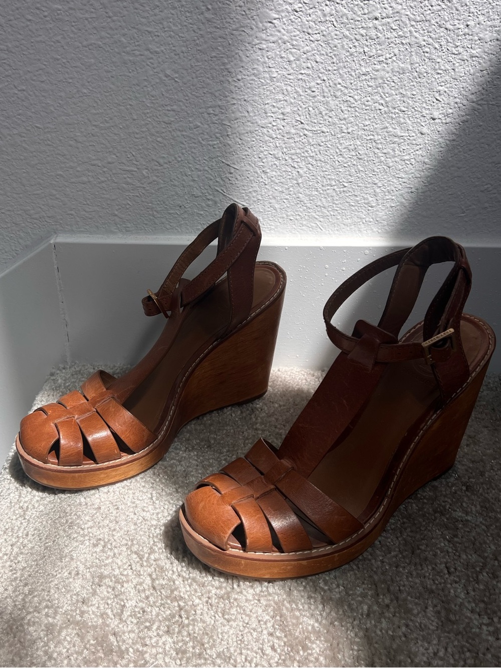 Tory Burch Brown Cognac Leather Wedge Sandals Wooden Heel Strappy Ankle Strap 9 - Picture 4 of 11